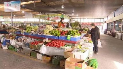 走访银川农贸市场见闻 蔬菜供应充足，防疫措施严密
