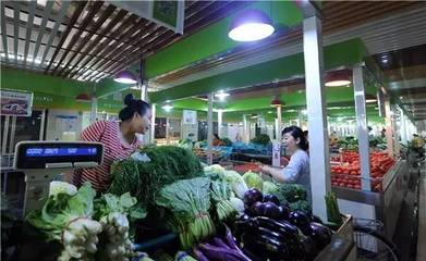 傍晚六点的蔬菜热潮 石家庄人的“买菜时钟”